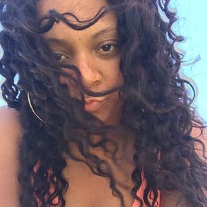 Meet your Posher, Latisha